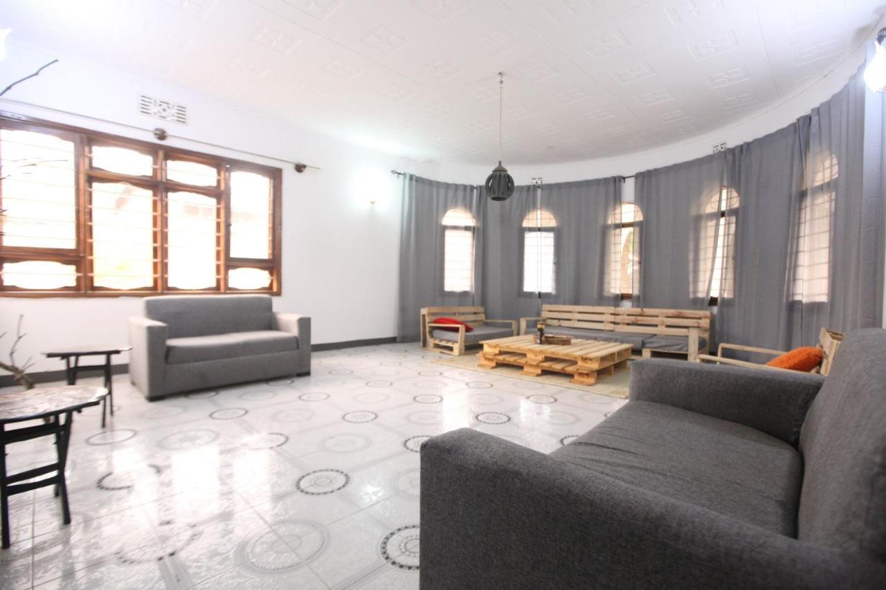 Safari Adventures-House Bed and Breakfast Arusha Exteriör bild